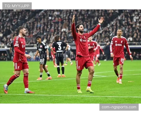 法兰克福中场拼抢凶狠 但领先后战术执行存在不足